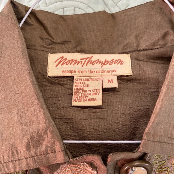 Cute top - Picture 2 of 2